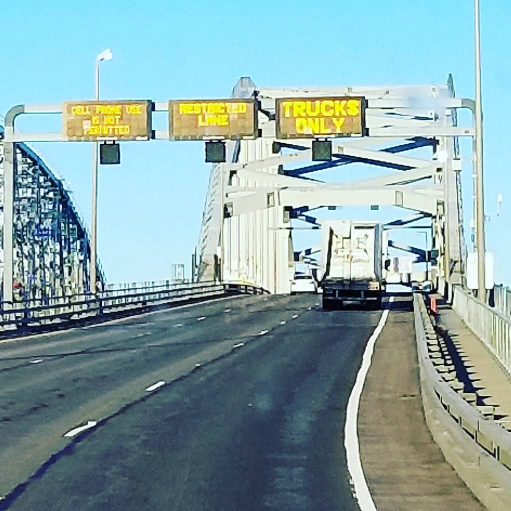 Flying J Travel Center | restaurant | 3700 Highbury Ave S, London, ON N6N 1P3, Canada | 5196869154 OR +1 519-686-9154