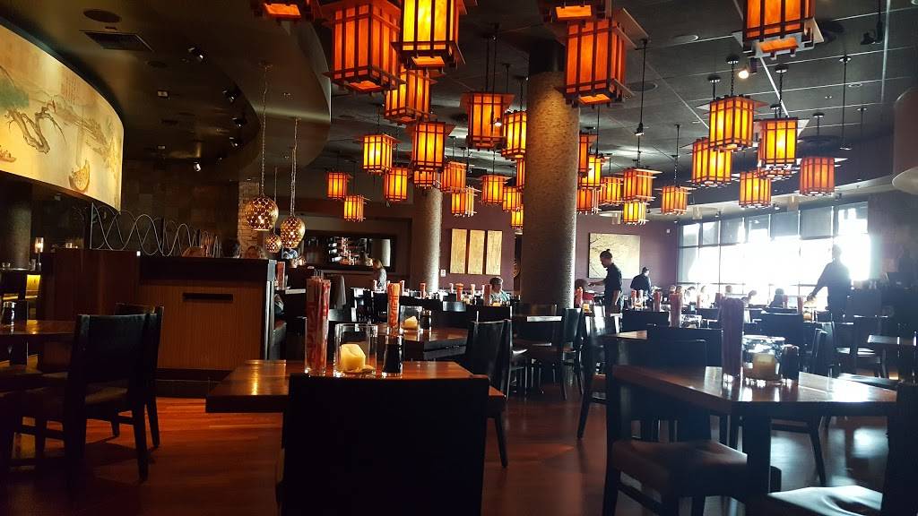 P.F. Changs | restaurant | 5 Woodfield Mall Spc D313, Schaumburg, IL 60173, USA | 8476108000 OR +1 847-610-8000