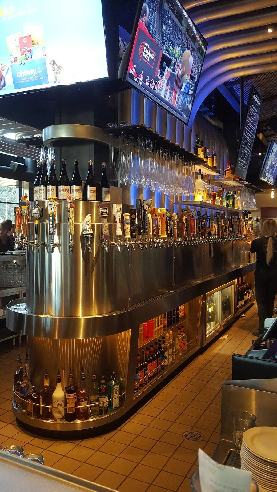 Yard House | restaurant | 2525 El Camino Real, Carlsbad, CA 92008, USA | 7604341009 OR +1 760-434-1009