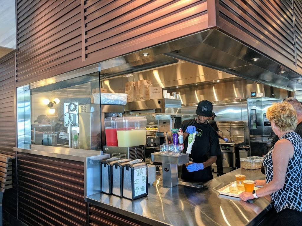 Shake Shack | restaurant | 1445 New Britain Ave Unit #1385, West Hartford, CT 06110, USA | 8609000559 OR +1 860-900-0559