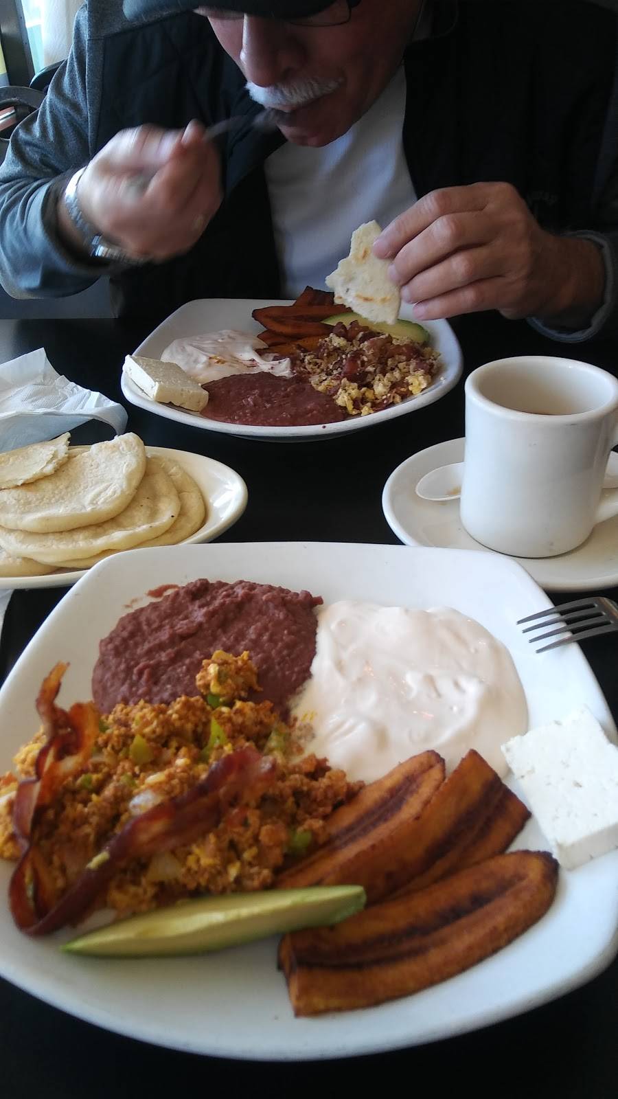 El Carbonero Restaurant | restaurant | 13627 Veterans Memorial Dr, Houston, TX 77014, USA | 2814445257 OR +1 281-444-5257