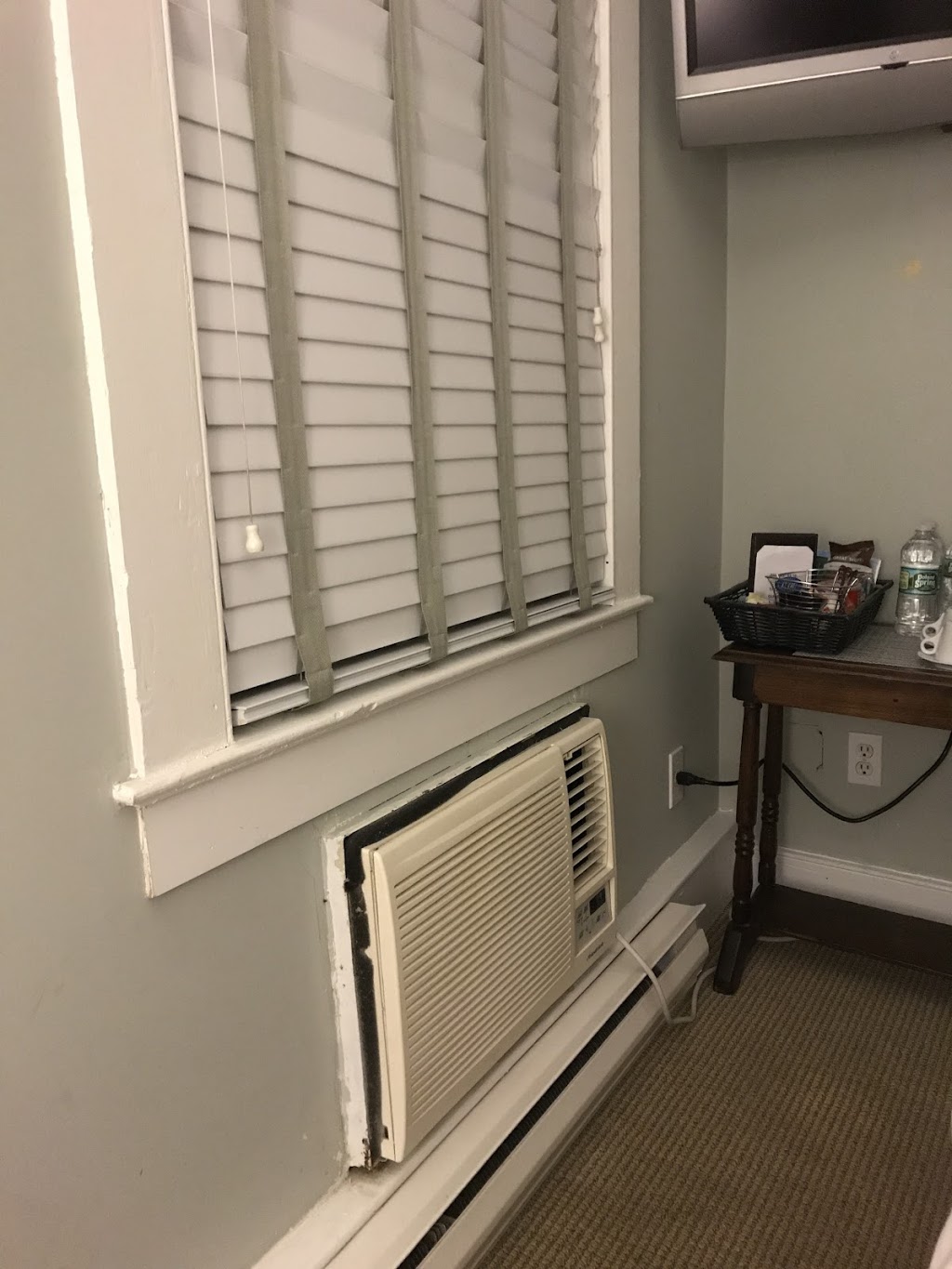 The Huntting Inn | restaurant | 94 Main St Suite 1800, East Hampton, NY 11937, USA | 6313240410 OR +1 631-324-0410