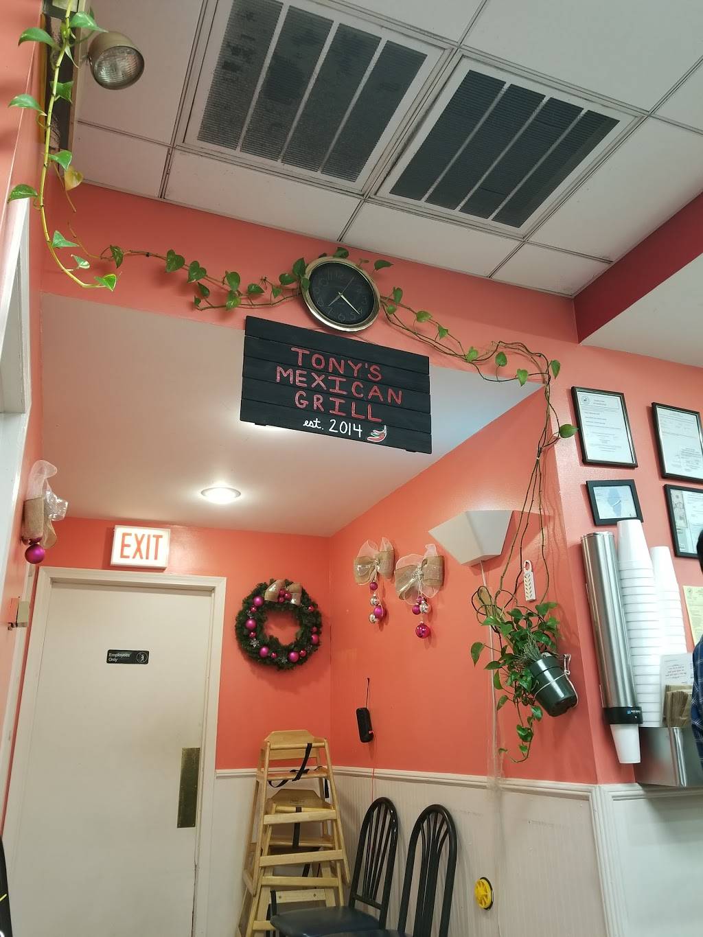 Tonys Mexican Grill | restaurant | 8699 Ogden Ave, Lyons, IL 60534, USA | 7084436102 OR +1 708-443-6102