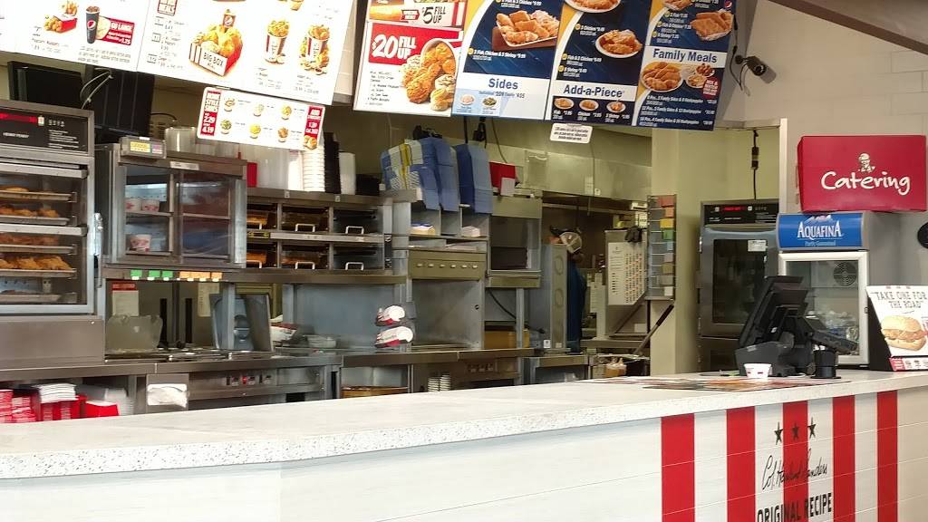 KFC | restaurant | 2004 W, OH-18, Tiffin, OH 44883, USA | 4194489472 OR +1 419-448-9472