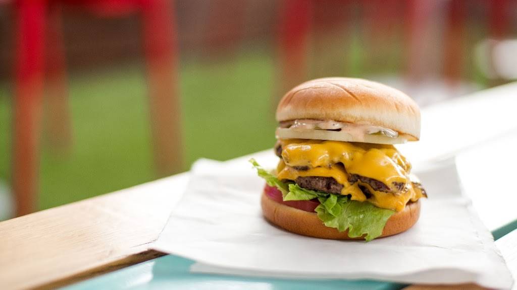 Hugh Babys | restaurant | 3001 West End Ave, Nashville, TN 37203, USA | 6156103382 OR +1 615-610-3382