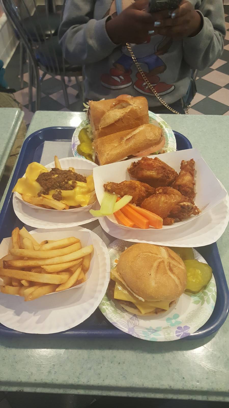 Cove Beach Grill | restaurant | 820 Cove Rd, Stamford, CT 06902, USA | 2035179090 OR +1 203-517-9090