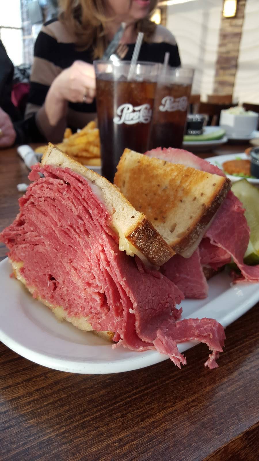 Slymans Tavern | restaurant | 6901 Rockside Rd, Independence, OH 44131, USA | 2166420062 OR +1 216-642-0062