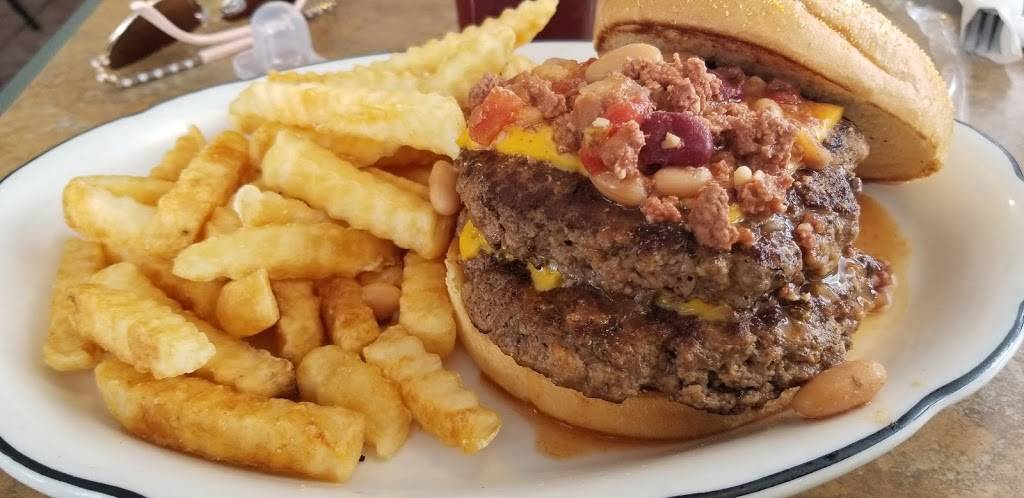 Dora Cafe | restaurant | 3201 N Hwy 19A, Mt Dora, FL 32757, USA | 3523832323 OR +1 352-383-2323