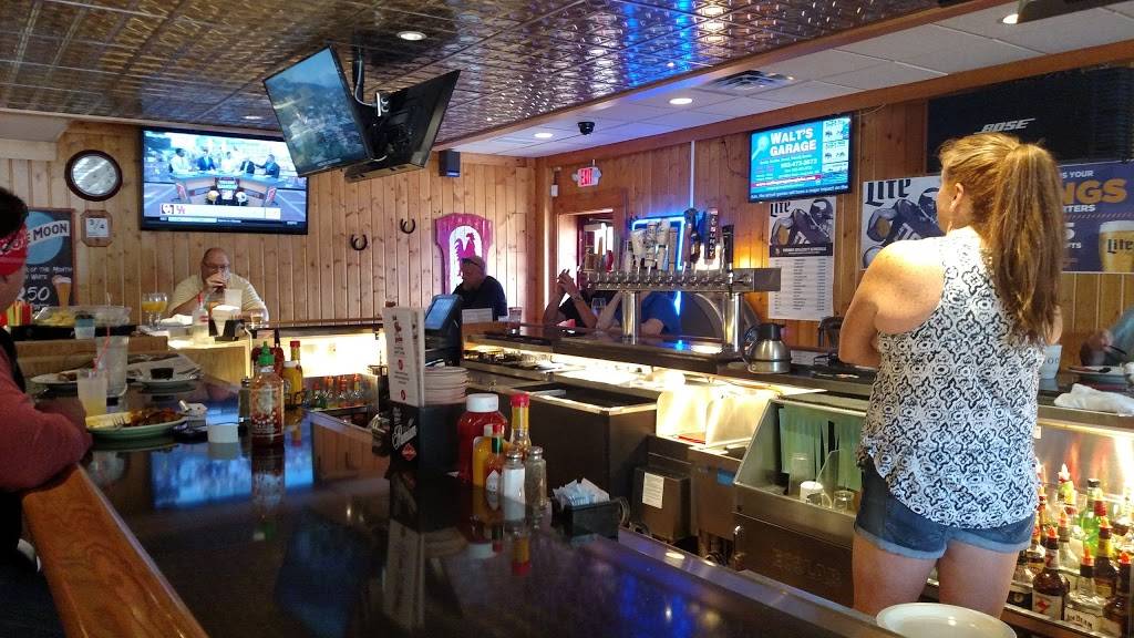 Red Rooster Bar & Restaurant | restaurant | 1832 Wayzata Blvd, Long Lake, MN 55356, USA | 9524734089 OR +1 952-473-4089