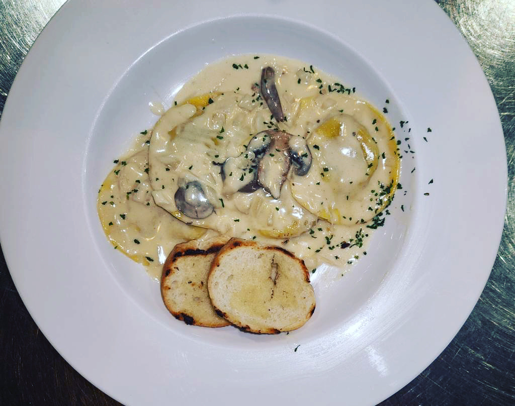 Cove 1606 Bar & Grille | restaurant | 1608 Acushnet Ave, New Bedford, MA 02746, USA | 7742066717 OR +1 774-206-6717