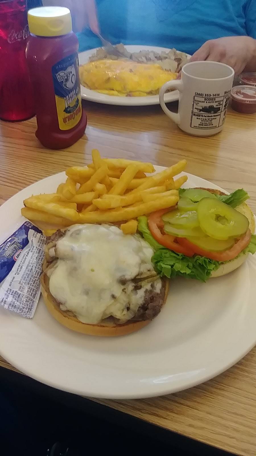 Indiana Pancake House | restaurant | 919 N Main St, Bluffton, IN 46714, USA | 2603531414 OR +1 260-353-1414