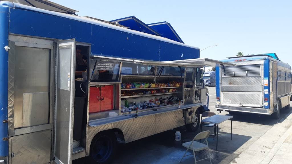 Shellys Deli | restaurant | 1389-1410 Piper Ranch Rd, San Diego, CA 92154, USA | 6195506516 OR +1 619-550-6516