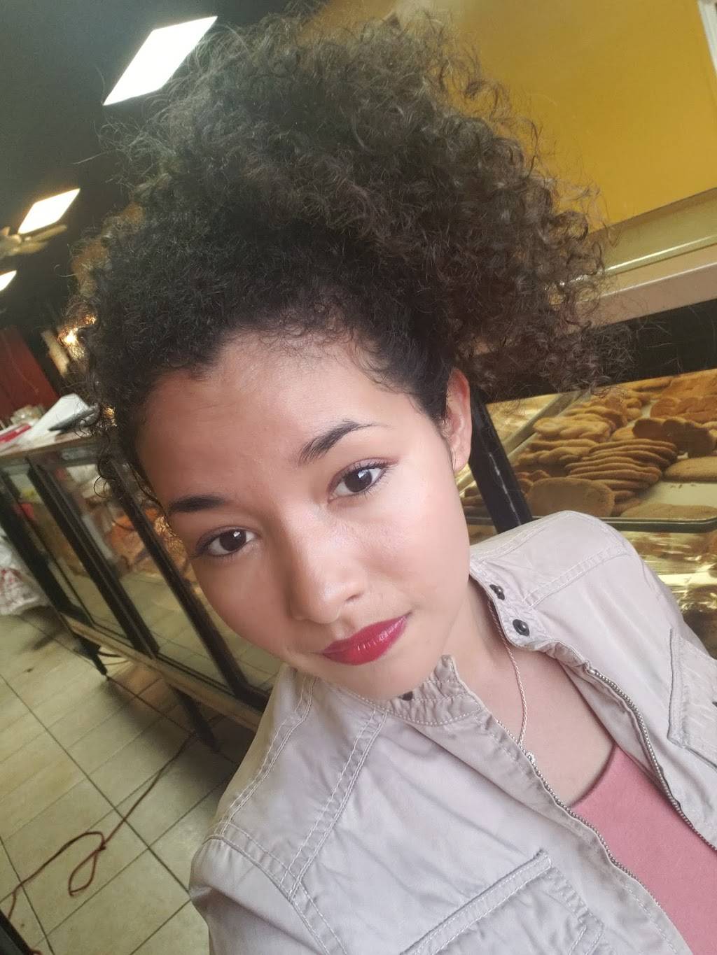 Panadería y restaurante Chapines | restaurant | 1520 W 7th St, Los Angeles, CA 90017, USA | 2134830656 OR +1 213-483-0656