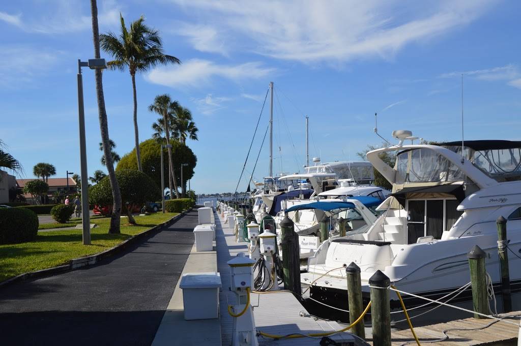 The Landings Yacht Golf & Tennis Club Inc | restaurant | 4420 Flagship Dr, Fort Myers, FL 33919, USA | 2394823211 OR +1 239-482-3211