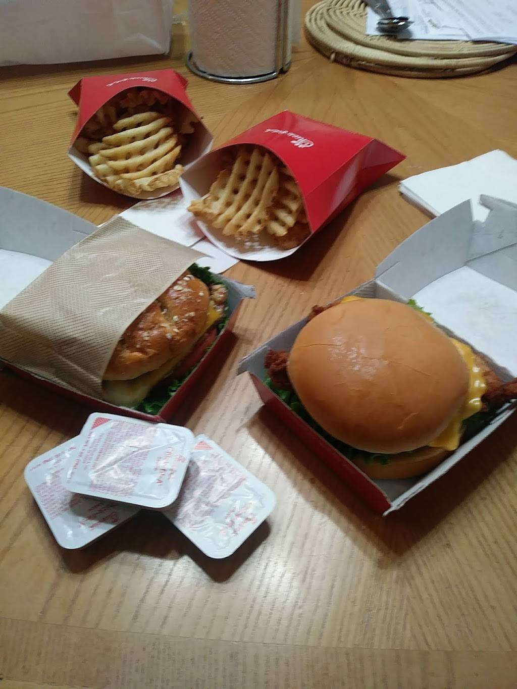 Chick-fil-A | restaurant | 644 US-27, Clermont, FL 34714, USA | 3522432909 OR +1 352-243-2909