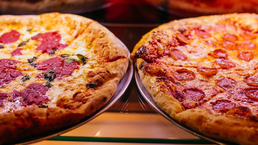 Eat-N-Out Pizza & Gelato | restaurant | 531 Monroe St, Detroit, MI 48226, USA | 3138005718 OR +1 313-800-5718