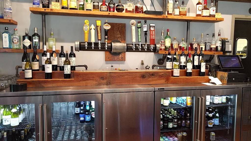 Smoke and Porter Public House | restaurant | 1752 N. U.S. 31 North, Traverse City, MI 49686, USA | 2316425020 OR +1 231-642-5020