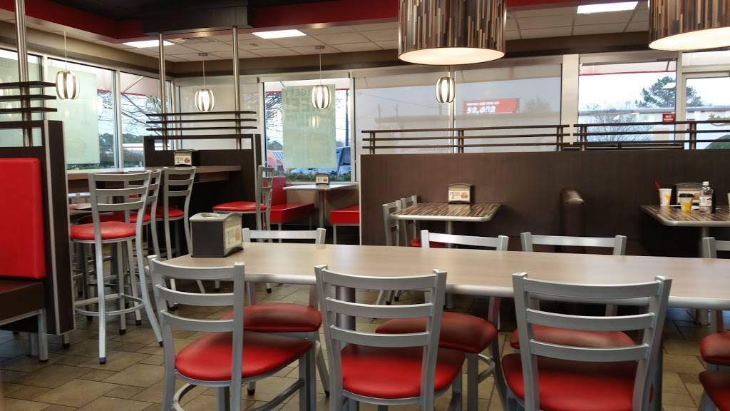 Hardees | restaurant | 3525 Sunset Ave, Rocky Mount, NC 27804, USA | 2524435050 OR +1 252-443-5050