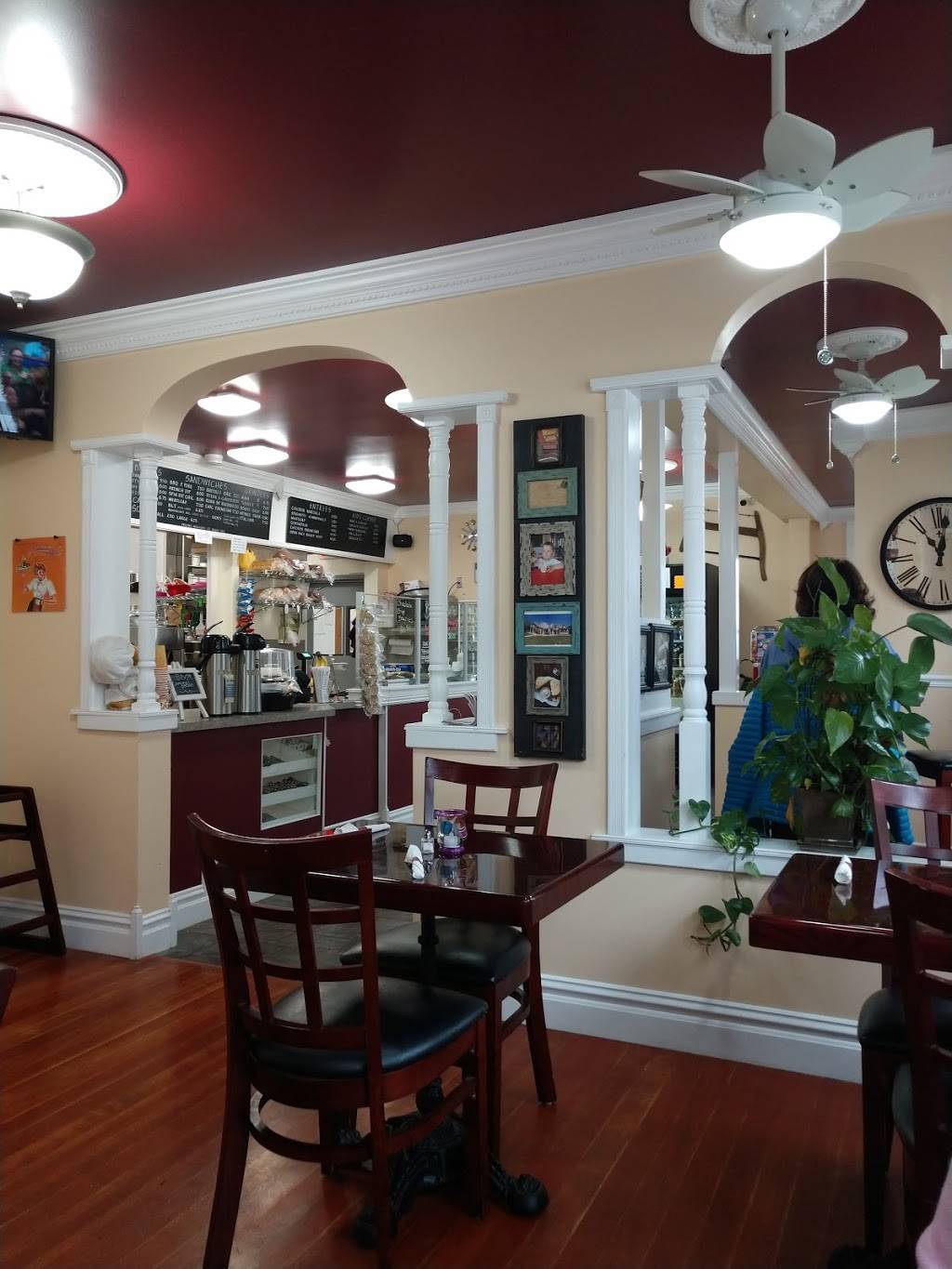 Marks Restaurant | restaurant | 37 Pleasant St, Enfield, CT 06082, USA | 8609902051 OR +1 860-990-2051