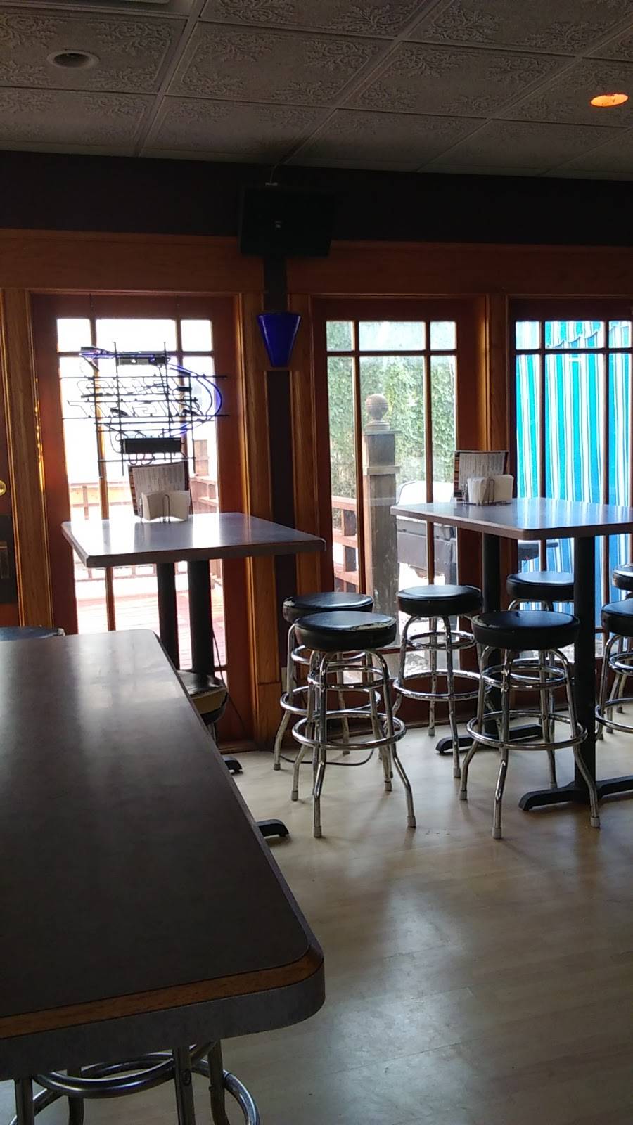 The Flannel Frontier Bar & Grill | restaurant | 15 N Main St, Deerfield, WI 53531, USA | 6087648353 OR +1 608-764-8353