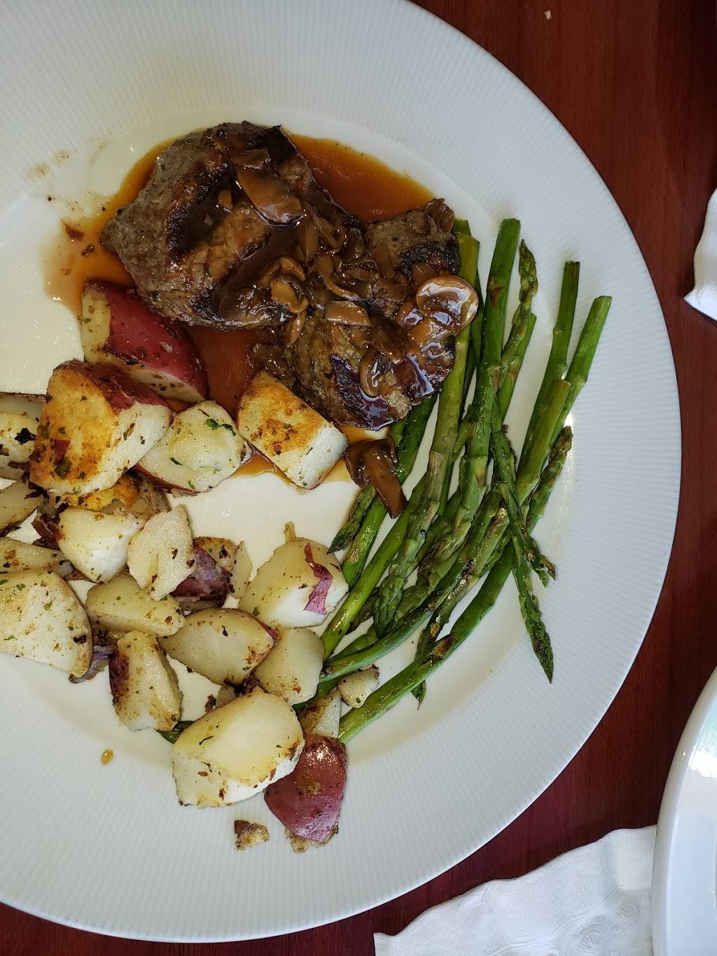 Heaths Waterfront Grill | restaurant | 1217 Graves Harbor Trail, Huddleston, VA 24104, USA | 5406320163 OR +1 540-632-0163