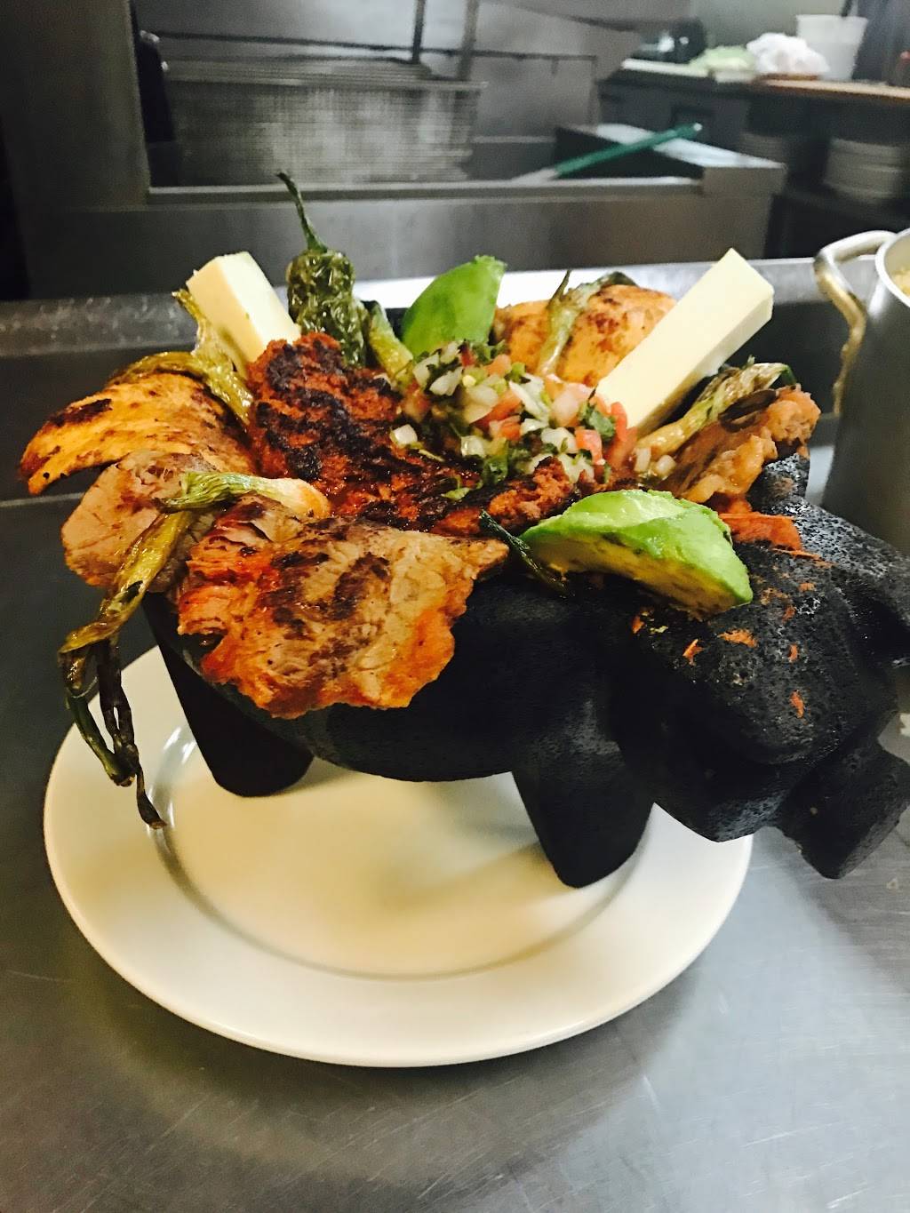 Fiesta Tapatia | restaurant | 431 E Main St, Middletown, DE 19709, USA | 3023789900 OR +1 302-378-9900