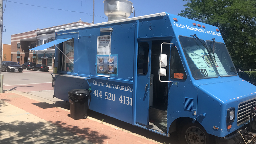 Cielito Salvadoreno | restaurant | 1109 S Cesar E Chavez Dr, Milwaukee, WI 53204, USA | 4145204131 OR +1 414-520-4131