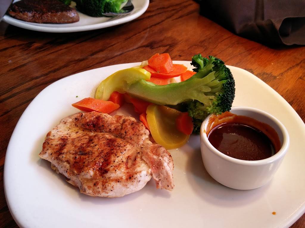 Outback Steakhouse | restaurant | 8405 Ikea Blvd, Charlotte, NC 28262, USA | 7045987727 OR +1 704-598-7727