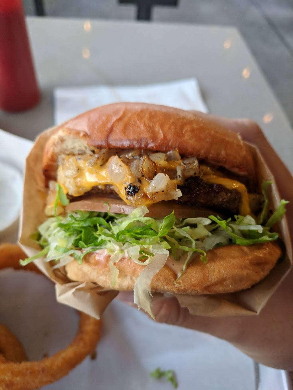 bunz | restaurant | 7491 Center Ave, Huntington Beach, CA 92647, USA | 7147667060 OR +1 714-766-7060