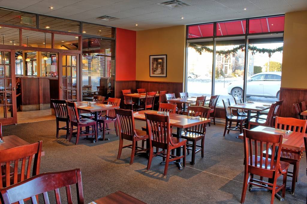 Mikes | restaurant | 385 Rue de Saint Jovite, Mont-Tremblant, QC J8E 2Z9, Canada | 8194253706 OR +1 819-425-3706