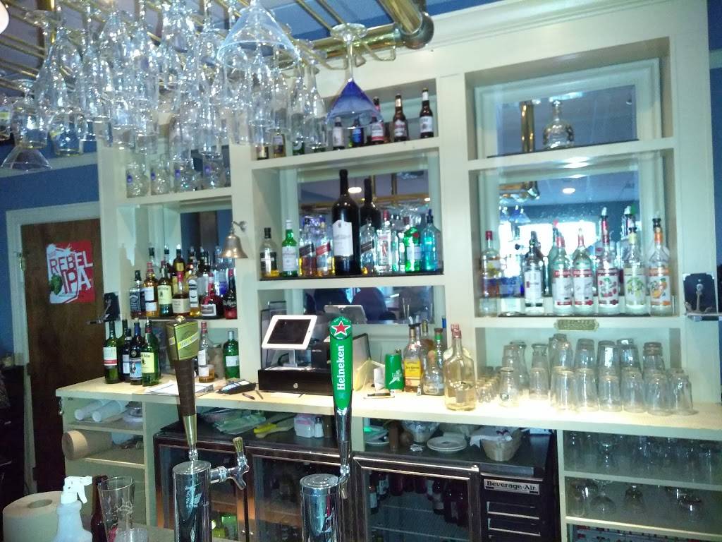 Lighthouse Waterfront Cafe | restaurant | 76 Shore Rd, Glen Cove, NY 11542, USA | 5162772088 OR +1 516-277-2088