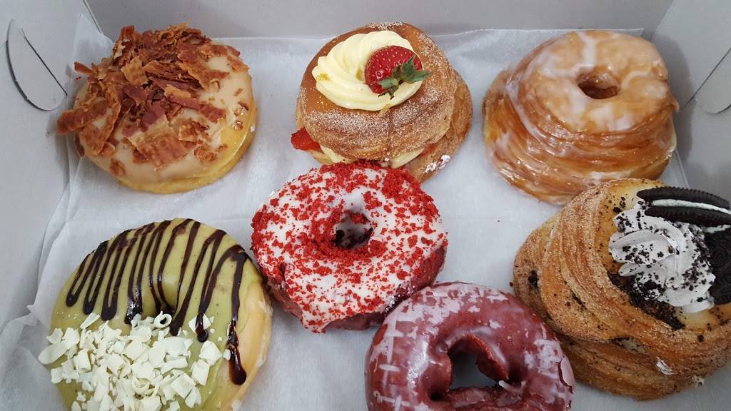 SKS Donut & Croissant | bakery | 5850 W 3rd St Suite #A, Los Angeles, CA 90036, USA | 3239352409 OR +1 323-935-2409