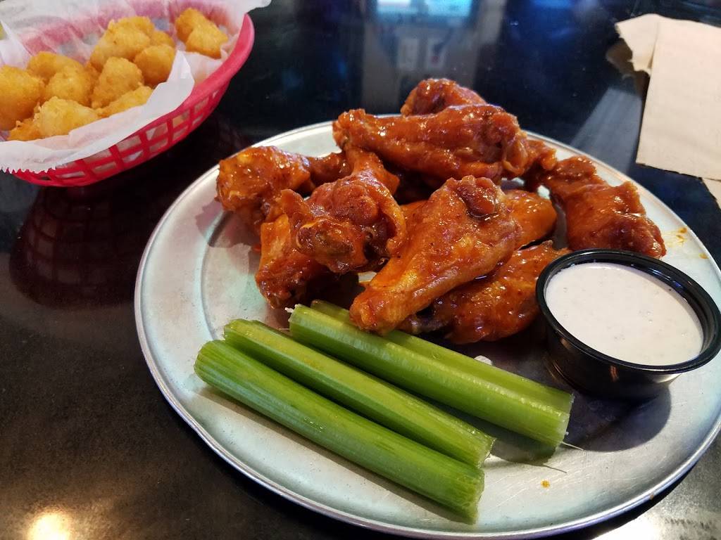 Pluckers Wing Bar | restaurant | 105 N Interstate 35, San Marcos, TX 78666, USA | 5127549464 OR +1 512-754-9464