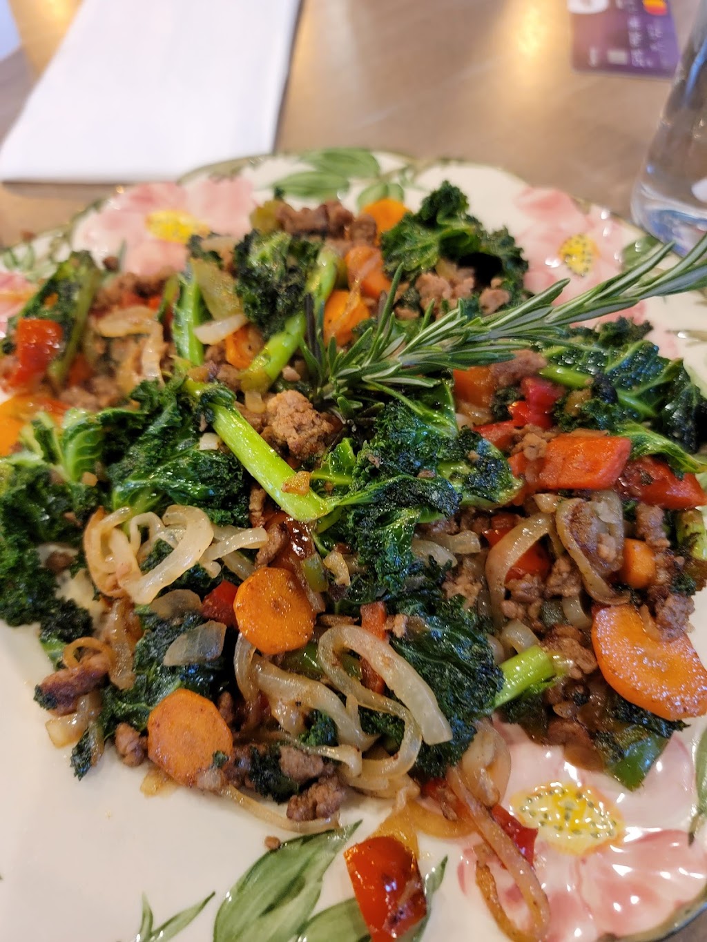 Farmhouse Eatery | restaurant | 15 Crystal St, East Stroudsburg, PA 18301, USA | 5704207522 OR +1 570-420-7522