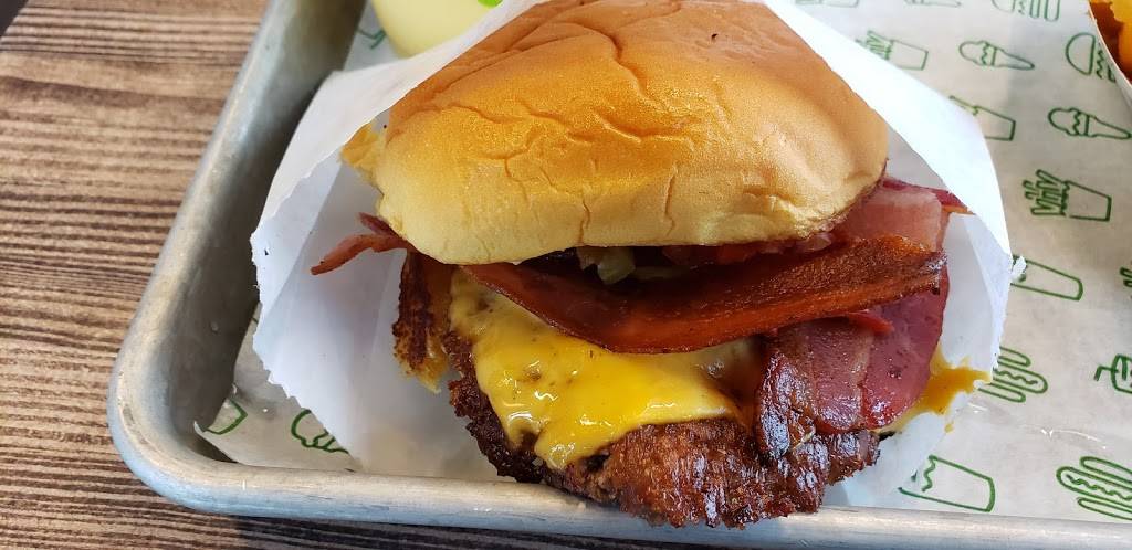 Shake Shack | restaurant | 7427 San Pedro Ave, San Antonio, TX 78216, USA | 2102774770 OR +1 210-277-4770