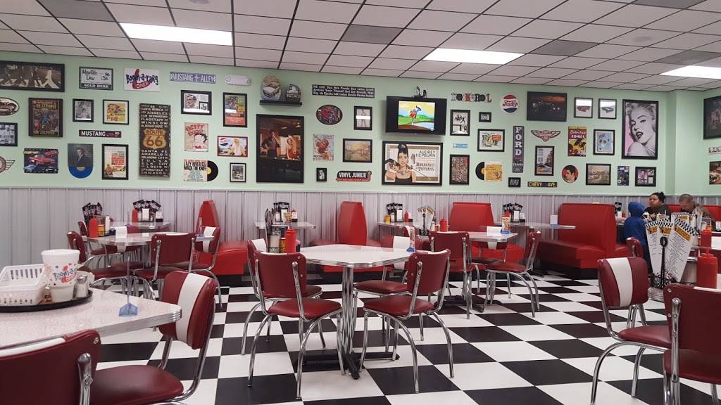 Boomarang Diner | restaurant | 372 Bryan Dr, Durant, OK 74701, USA | 5807455622 OR +1 580-745-5622