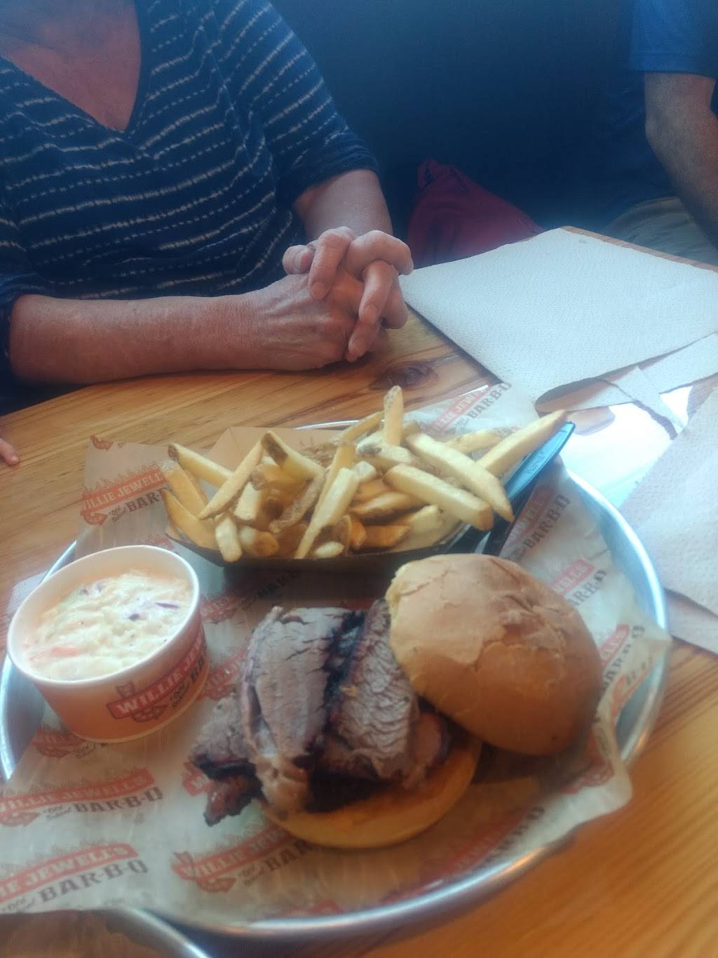 Willie Jewells Old School Bar-B-Q | restaurant | 252 Millennium Blvd, Brunswick, GA 31525, USA | 9125745682 OR +1 912-574-5682