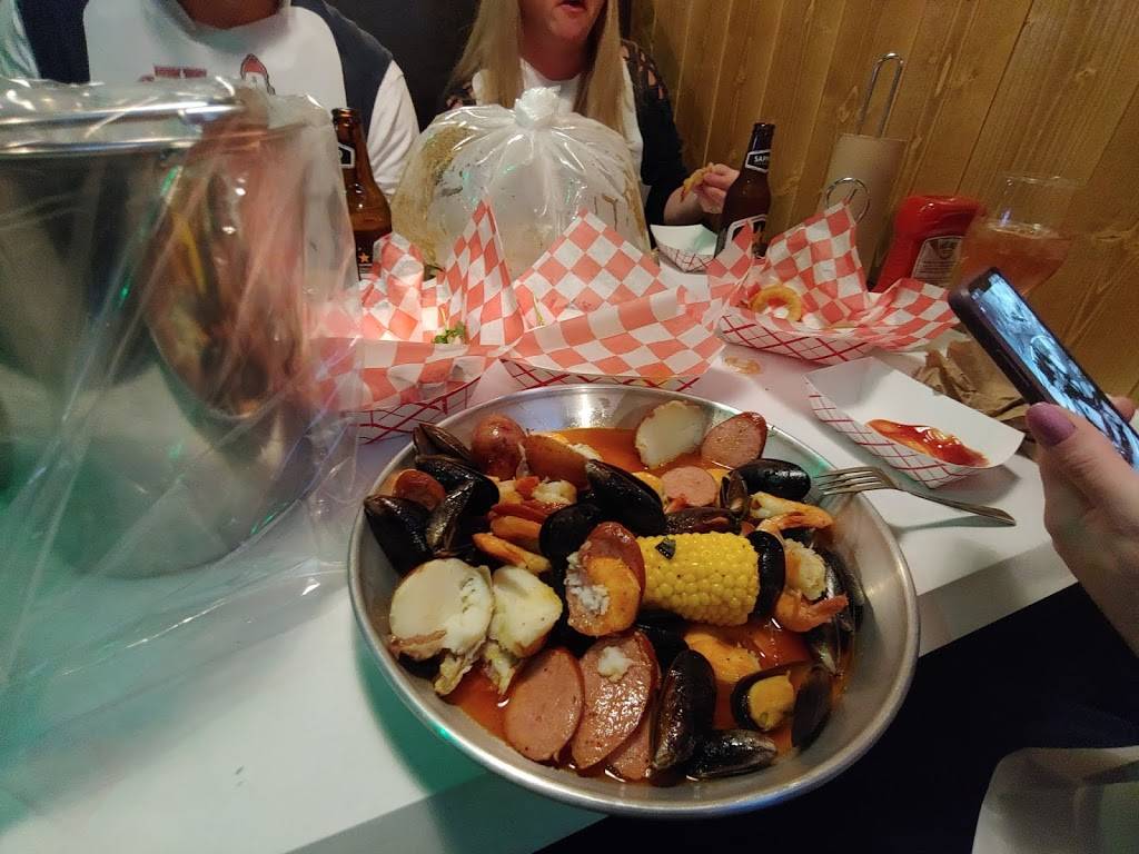 Crab Town | restaurant | 2380 Dixwell Ave, Hamden, CT 06514, USA | 2032885328 OR +1 203-288-5328