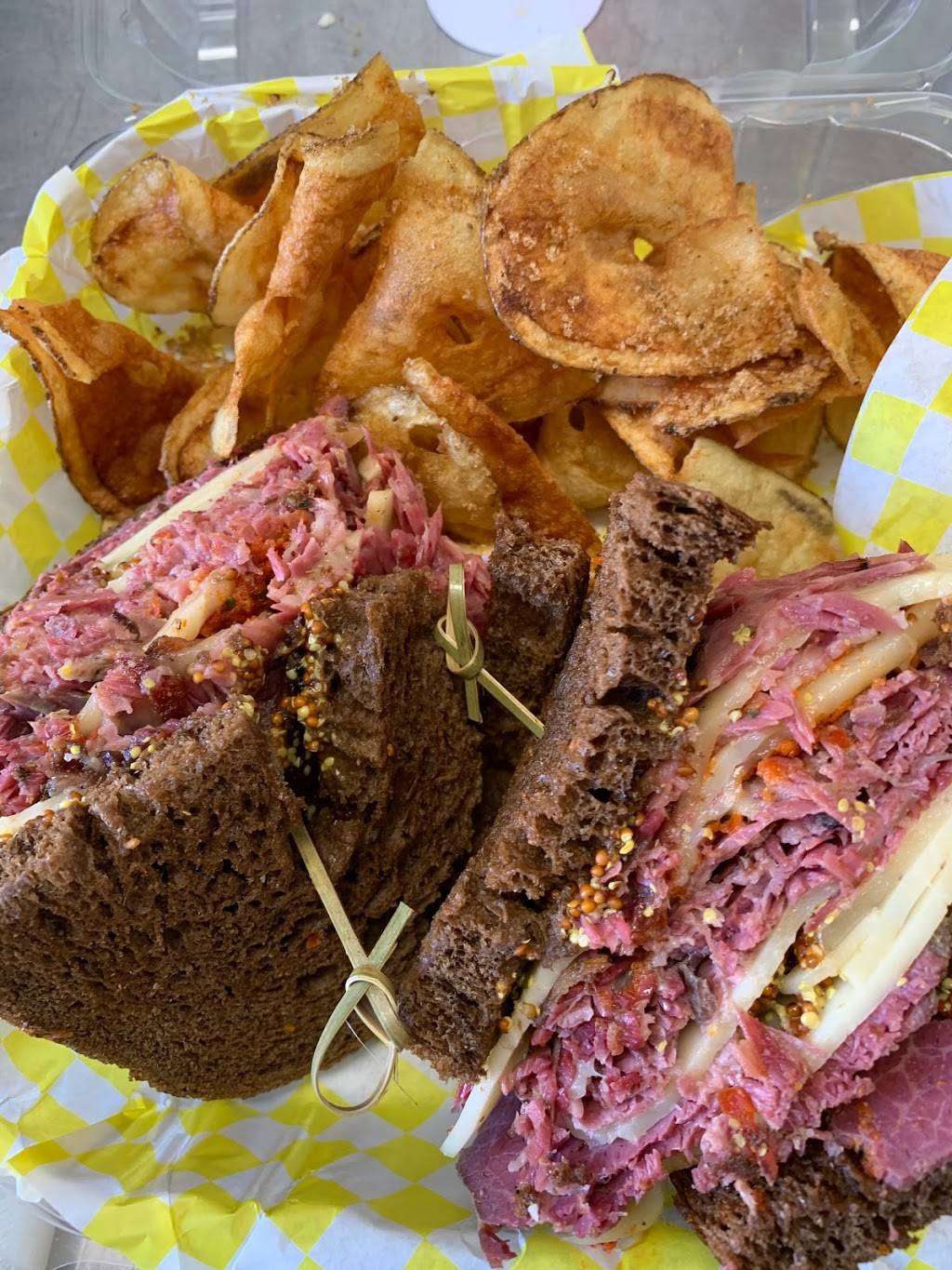 Buckets Eatery | restaurant | 15024 Madeira Way, St. Petersburg, FL 33708, USA | 9018703547 OR +1 901-870-3547