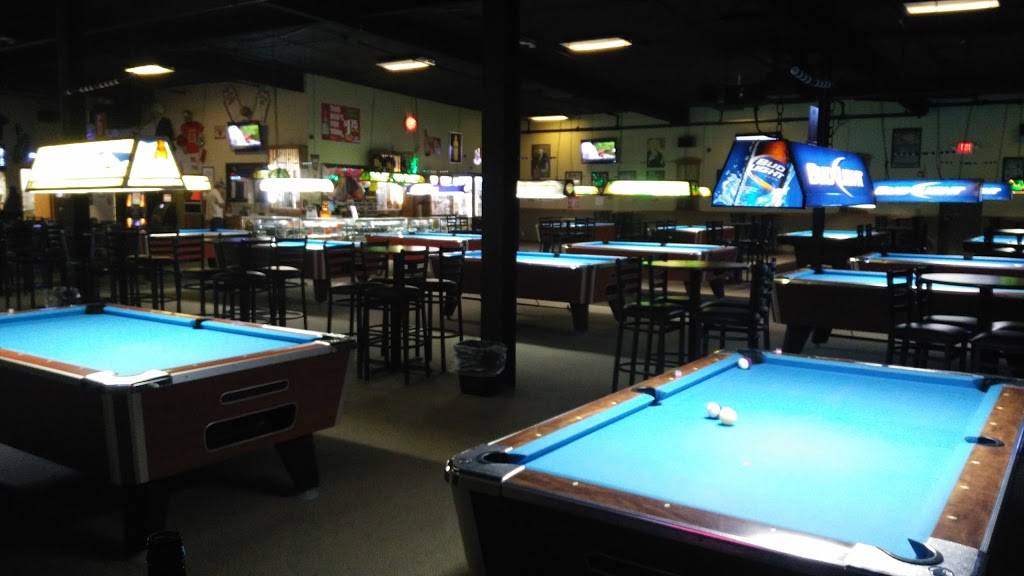 Riverbend Billiards & Grill | restaurant | 909 E Broadway, Alton, IL 62002, USA | 6184624435 OR +1 618-462-4435