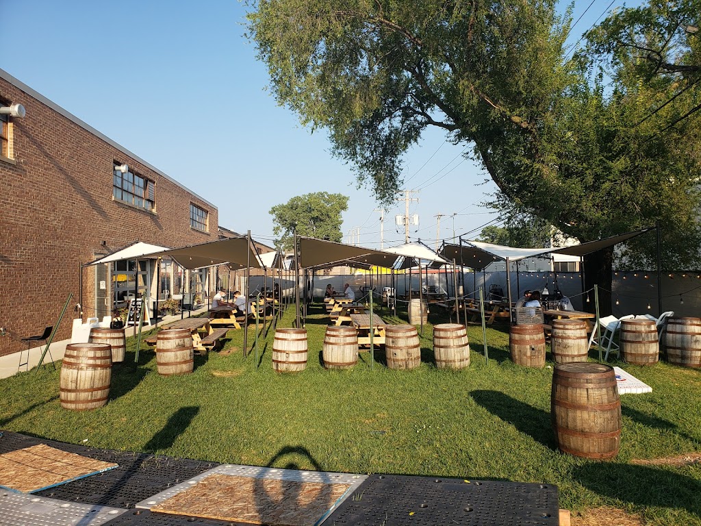 Une Année | Hubbards Cave Brewery & BBQ | restaurant | 6343 W Gross Point Rd, Niles, IL 60714, USA | 8476350655 OR +1 847-635-0655