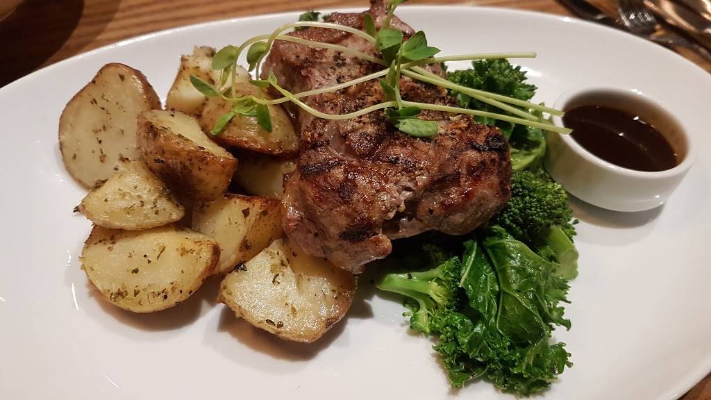 Baxters Landing | restaurant | 419 King St W #2030a, Oshawa, ON L1J 2K5, Canada | 9052150132 OR +1 905-215-0132