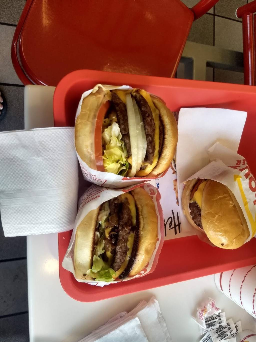 In-N-Out Burger | restaurant | 21001 N Tatum Blvd, Phoenix, AZ 85050, USA | 8007861000 OR +1 800-786-1000