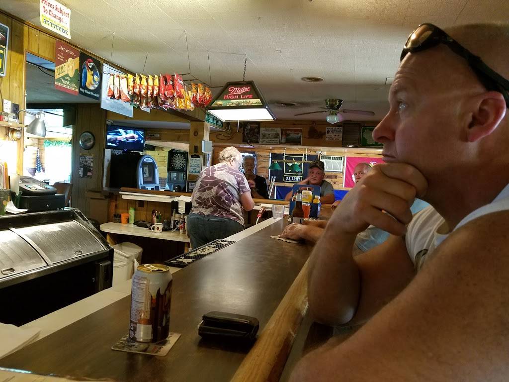 Swamp Side Bar & Grill | restaurant | 452 N Lakeview Ave, Endeavor, WI 53930, USA | 6085872643 OR +1 608-587-2643
