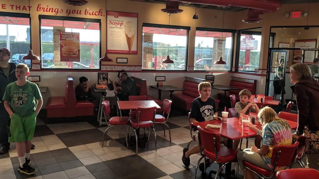 Freddys Frozen Custard & Steakburgers | restaurant | 16076 Pilot Knob Rd, Lakeville, MN 55044, USA | 9524233866 OR +1 952-423-3866