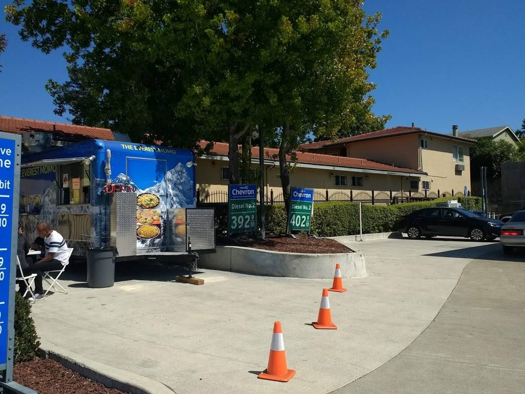 The Everest Momo | restaurant | 1500 University Ave, Berkeley, CA 94703, USA | 4088406369 OR +1 408-840-6369