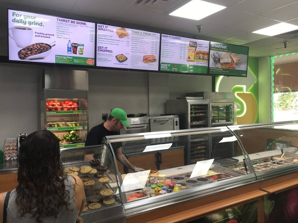 Subway | restaurant | 13606 W State Rd 84, Davie, FL 33325, USA | 9544746651 OR +1 954-474-6651