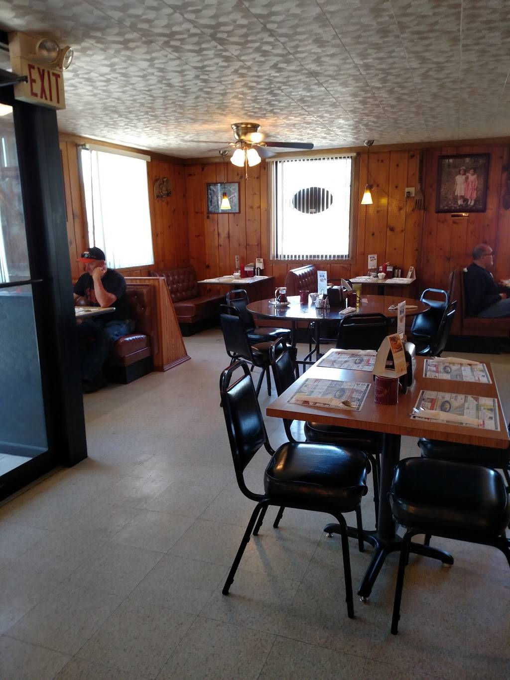 Huddle Cafe | restaurant | 802 Main St, Ashton, IL 61006, USA | 8154532677 OR +1 815-453-2677