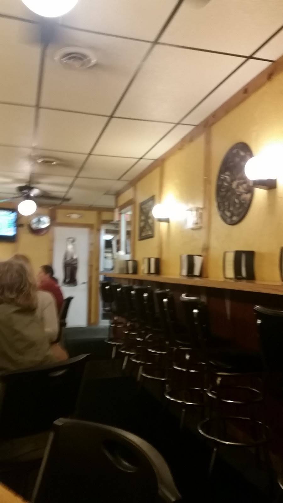 Pizza House | restaurant | 2409 Sheridan Rd, Zion, IL 60099, USA | 8478724868 OR +1 847-872-4868