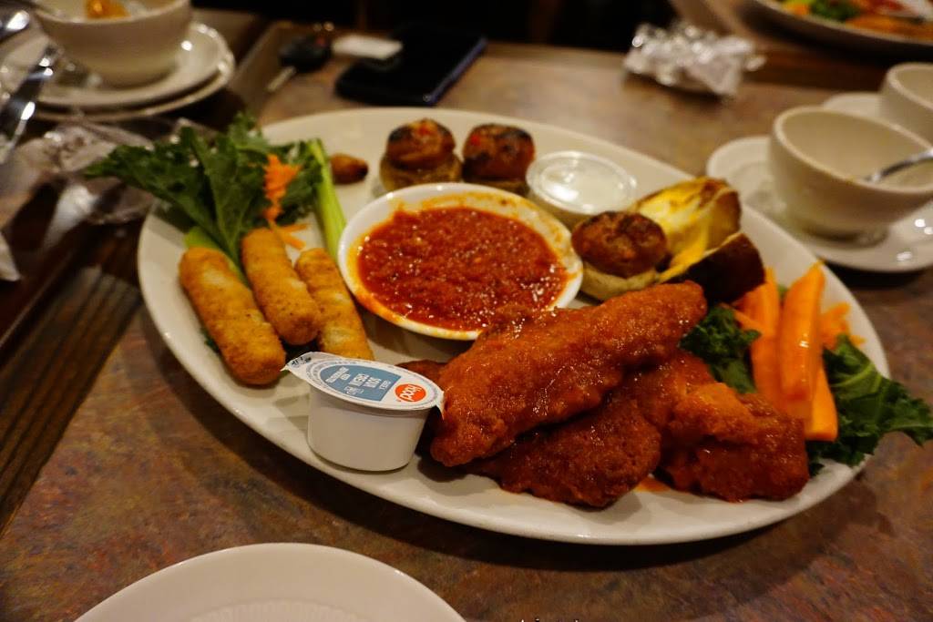 Mount Vernon Restaurant & Pub | restaurant | 14 Broadway, Somerville, MA 02145, USA | 6176663830 OR +1 617-666-3830